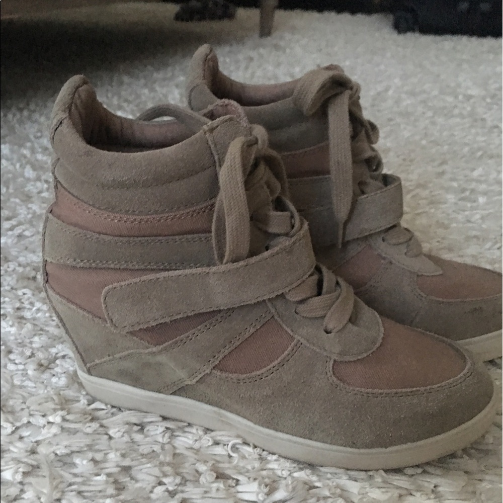 Steve Madden Tan Wedge Sneakers
